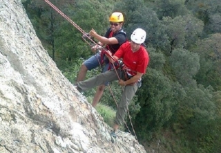  Discesa in corda doppia in montagna